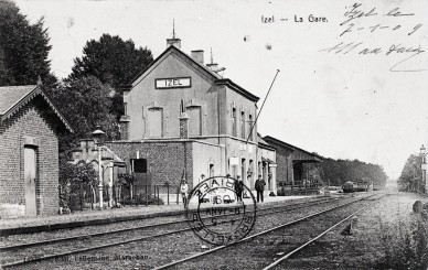 IZEL gare-int g + personnes.jpg